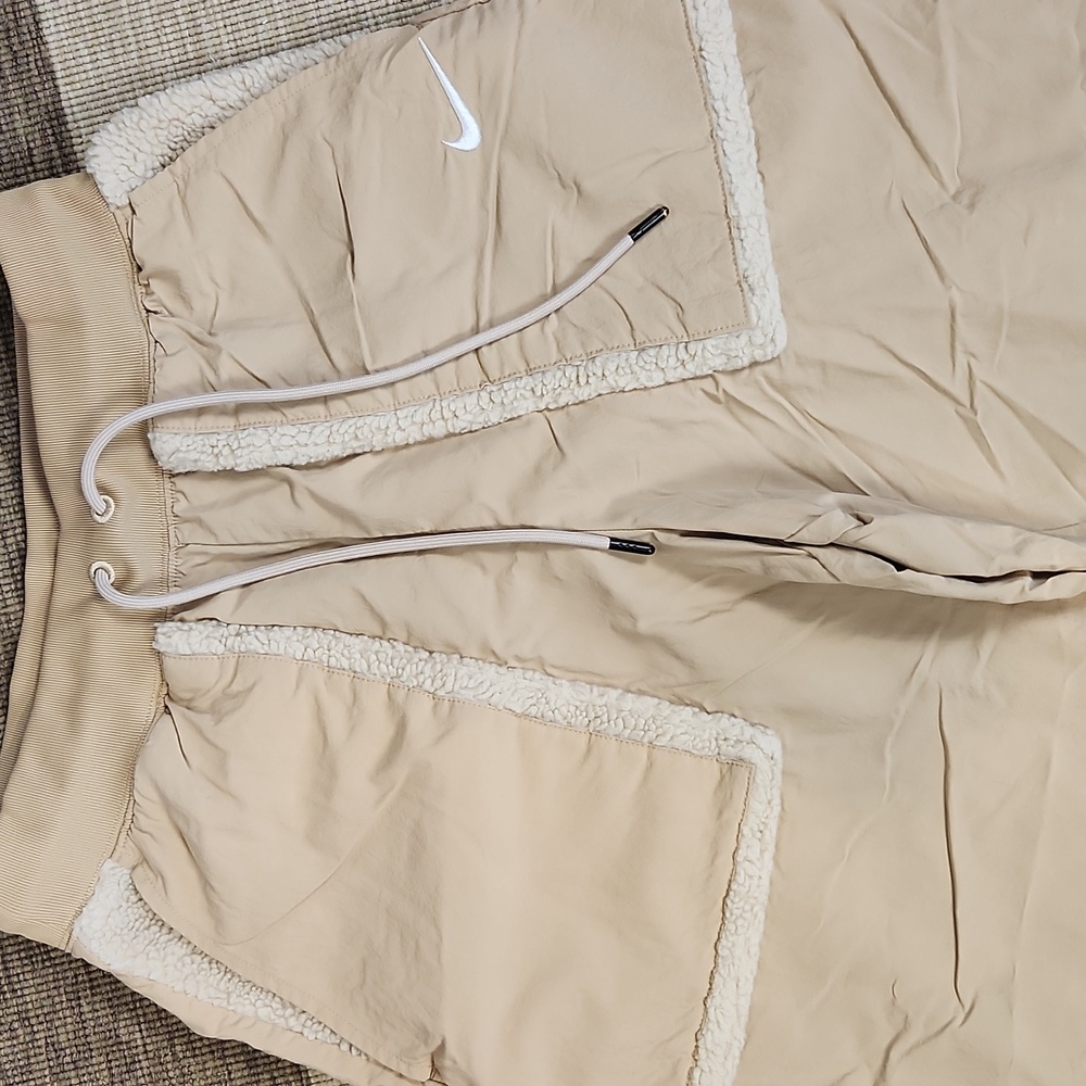 Nike Jogger With Sherpa Lined Pockets And Accent S - Picture 2 of 10